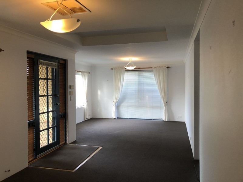 7 Suncrest Meander, Meadow Springs WA 6210