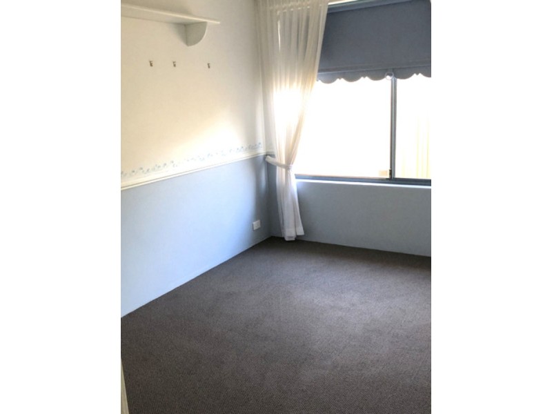 7 Suncrest Meander, Meadow Springs WA 6210