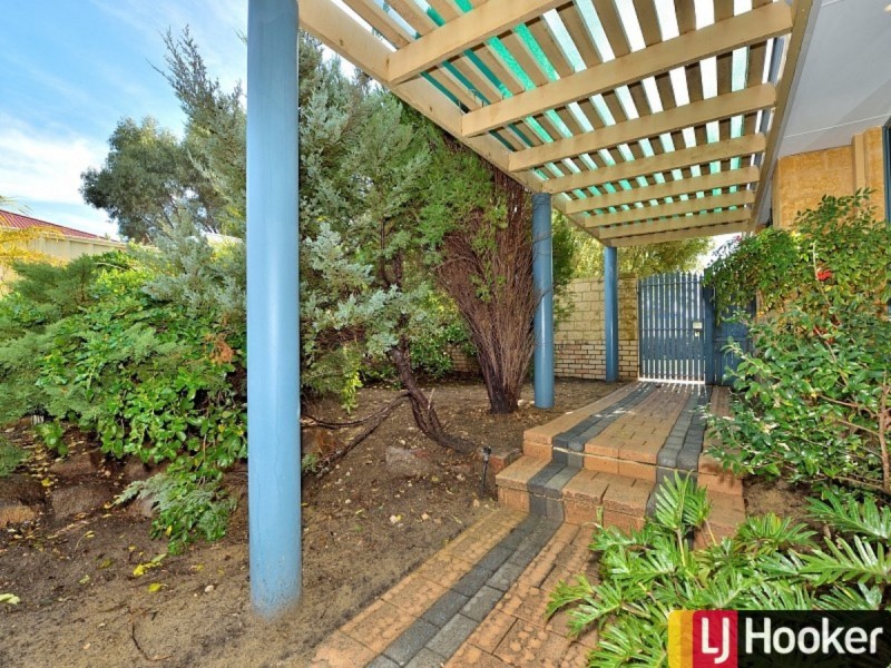 7 Suncrest Meander, Meadow Springs WA 6210