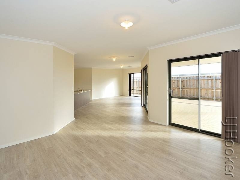 10 Jennerae Bend, Halls Head WA 6210