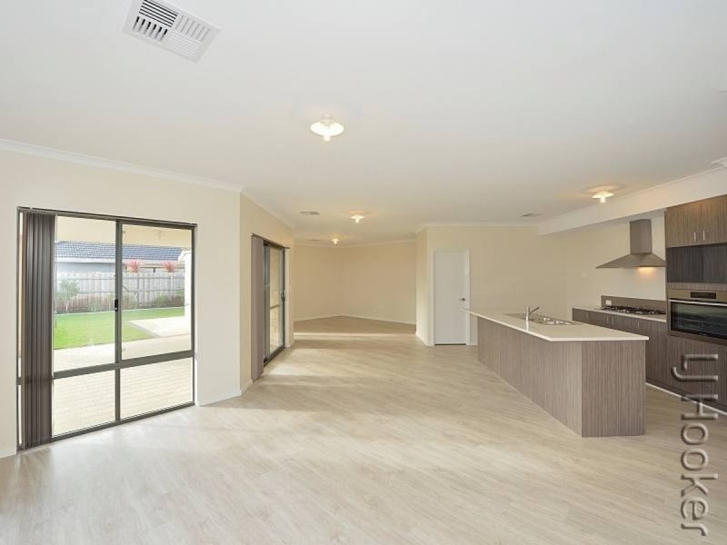 10 Jennerae Bend, Halls Head WA 6210