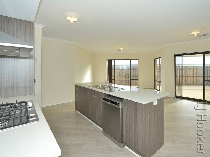 10 Jennerae Bend, Halls Head WA 6210