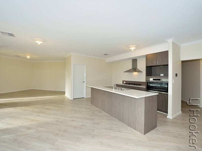 10 Jennerae Bend, Halls Head WA 6210