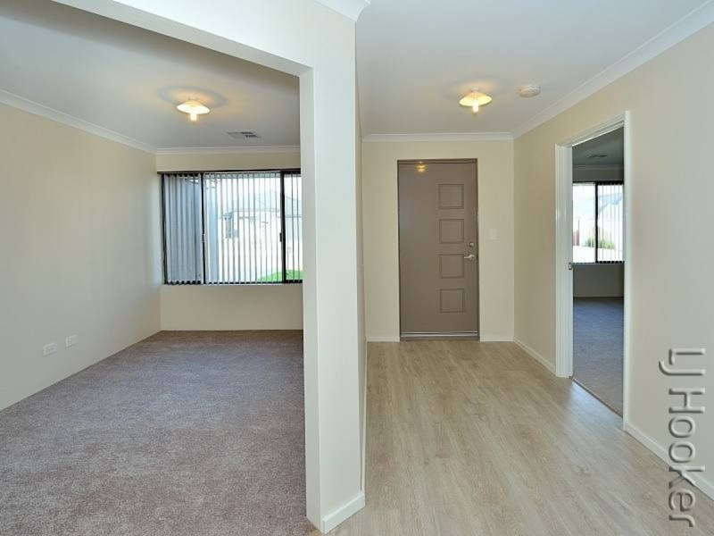 10 Jennerae Bend, Halls Head WA 6210