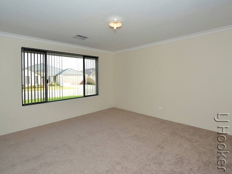 10 Jennerae Bend, Halls Head WA 6210