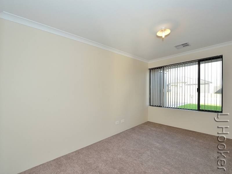 10 Jennerae Bend, Halls Head WA 6210