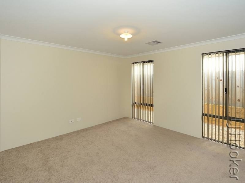 10 Jennerae Bend, Halls Head WA 6210