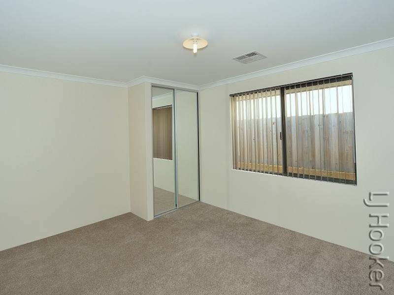 10 Jennerae Bend, Halls Head WA 6210