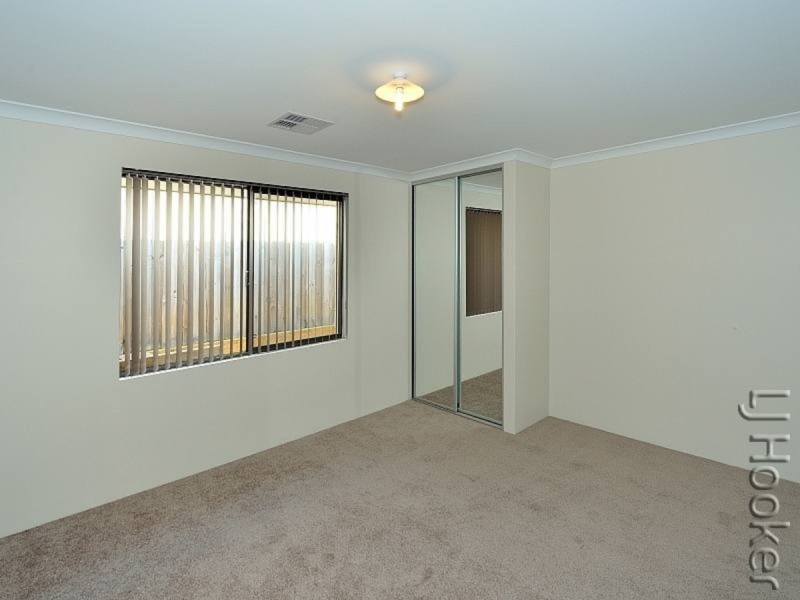 10 Jennerae Bend, Halls Head WA 6210