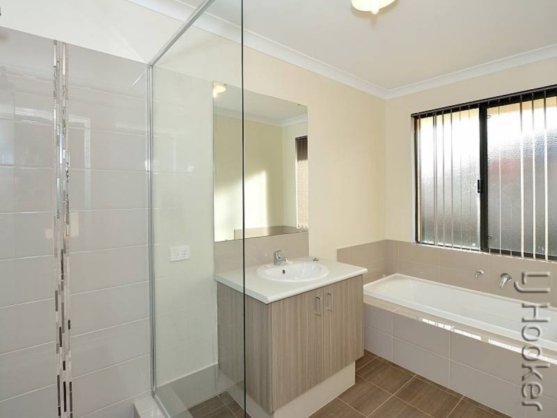 10 Jennerae Bend, Halls Head WA 6210
