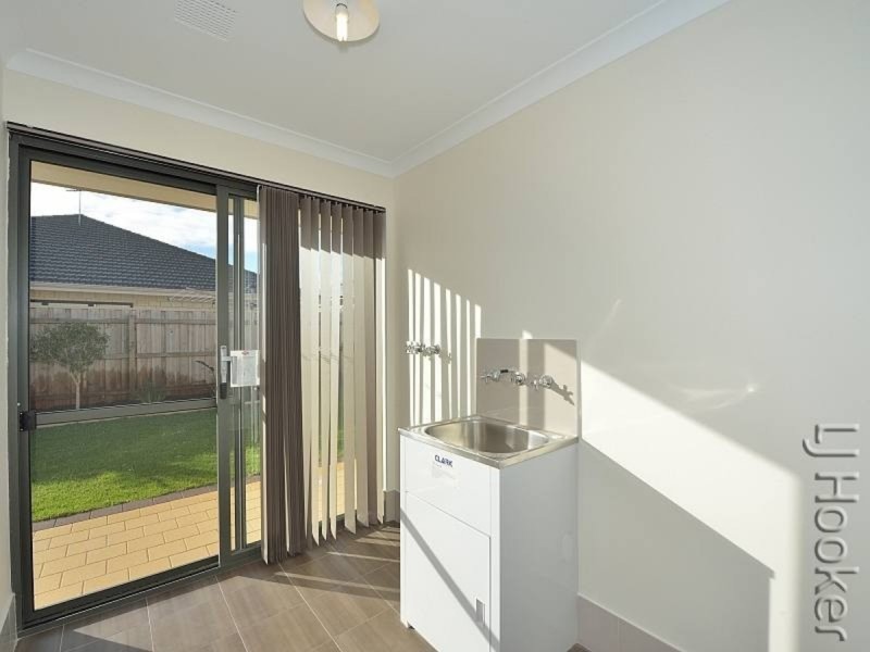 10 Jennerae Bend, Halls Head WA 6210