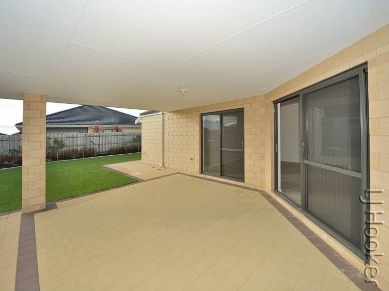 10 Jennerae Bend, Halls Head WA 6210