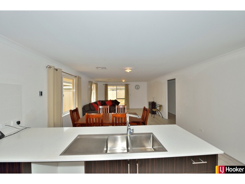 5 Sandals Way, Meadow Springs WA 6210