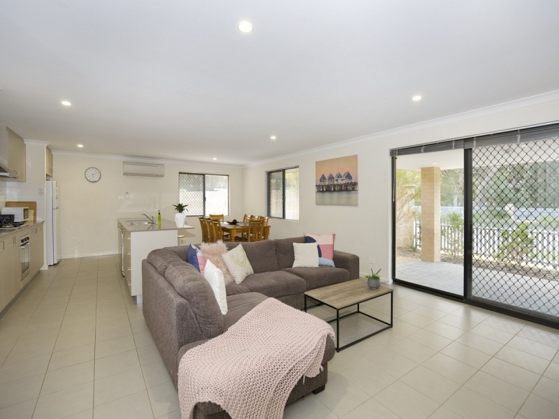 37 Rochdale Circle, Meadow Springs WA 6210