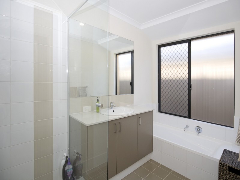 37 Rochdale Circle, Meadow Springs WA 6210