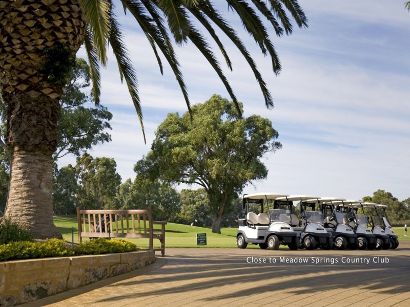 37 Rochdale Circle, Meadow Springs WA 6210