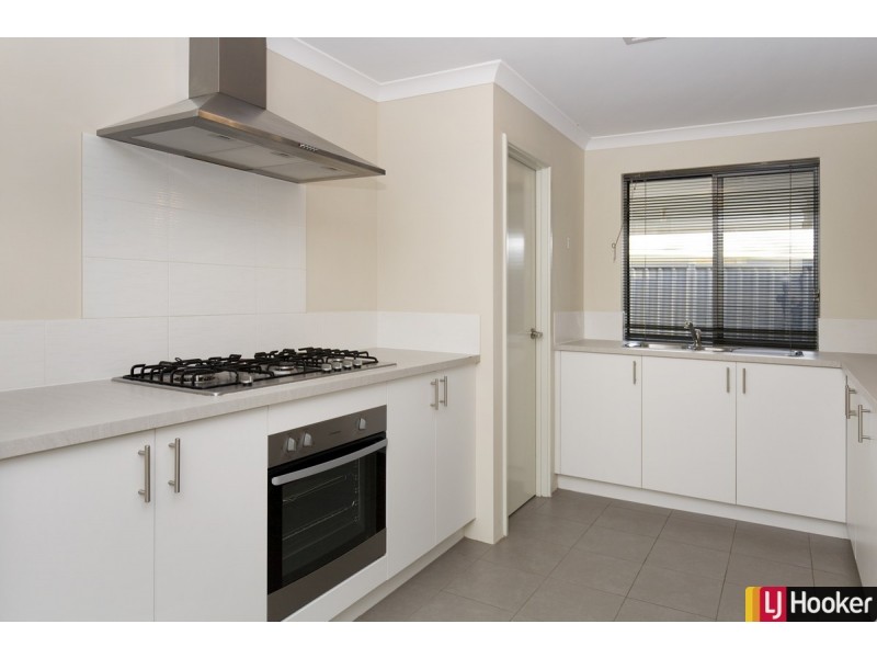 25 Clarendon Circuit, Lakelands WA 6180