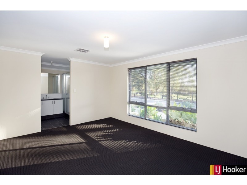 25 Clarendon Circuit, Lakelands WA 6180