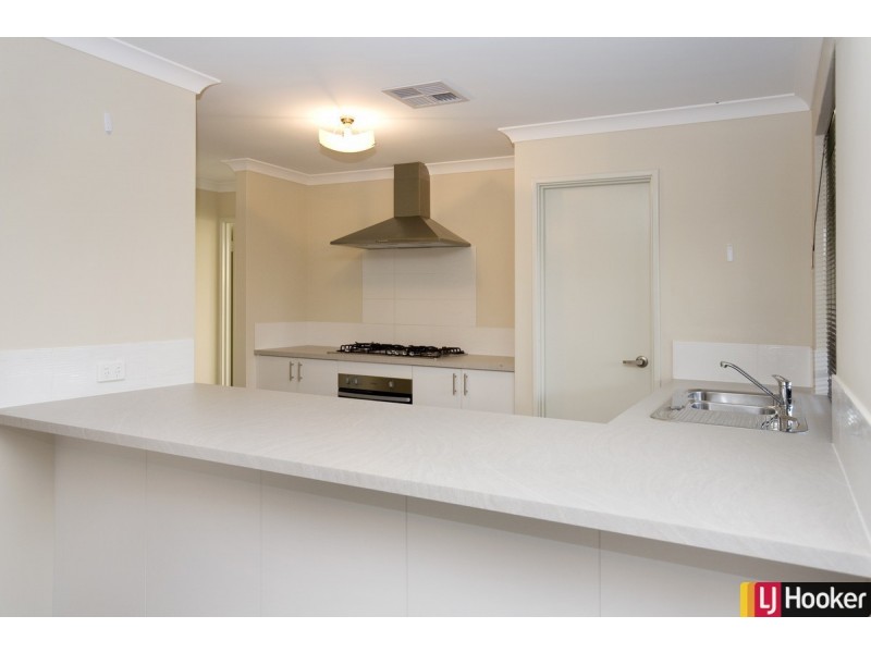 25 Clarendon Circuit, Lakelands WA 6180