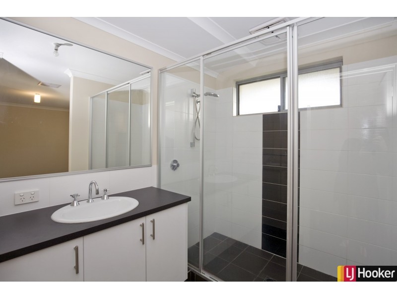 25 Clarendon Circuit, Lakelands WA 6180