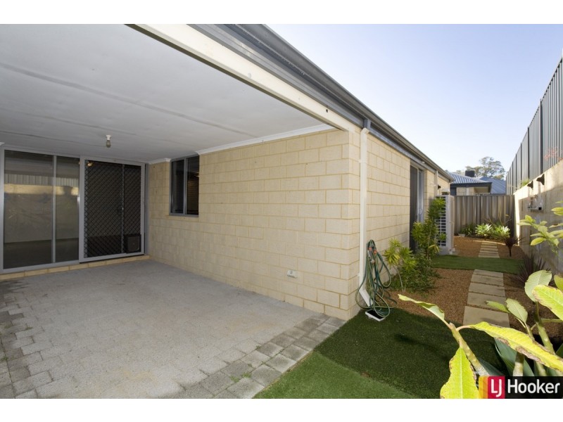 25 Clarendon Circuit, Lakelands WA 6180