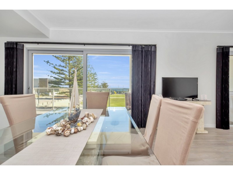 15/150 Boardwalk Boulevard, Halls Head WA 6210