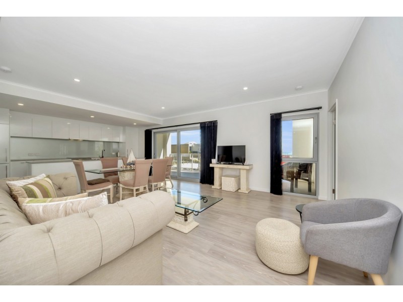 15/150 Boardwalk Boulevard, Halls Head WA 6210