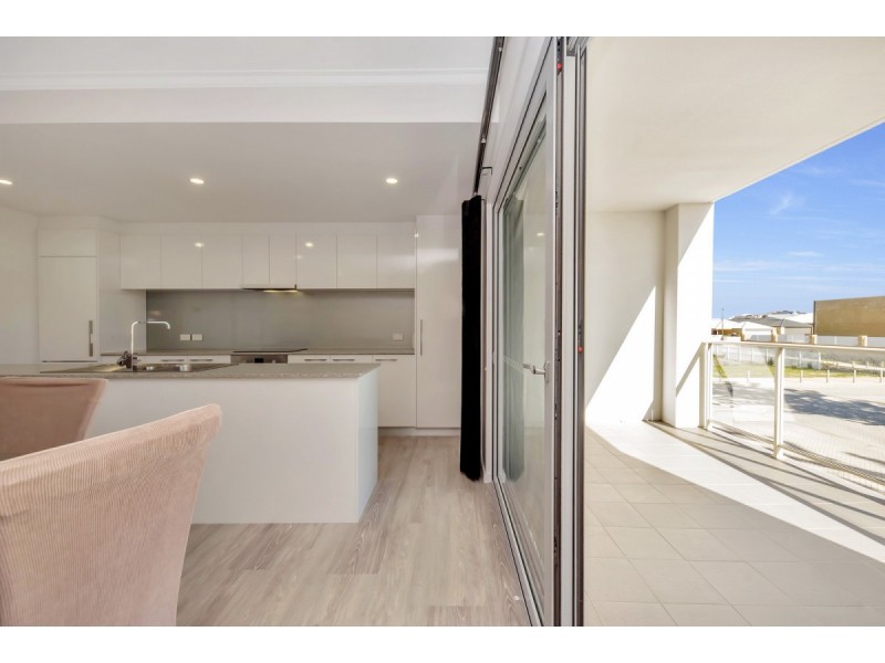 15/150 Boardwalk Boulevard, Halls Head WA 6210