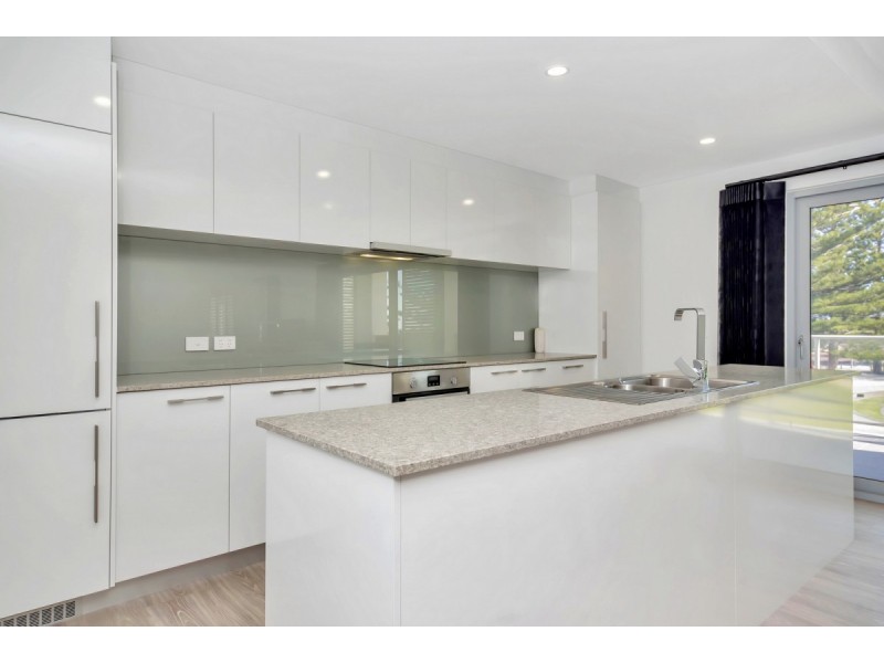 15/150 Boardwalk Boulevard, Halls Head WA 6210