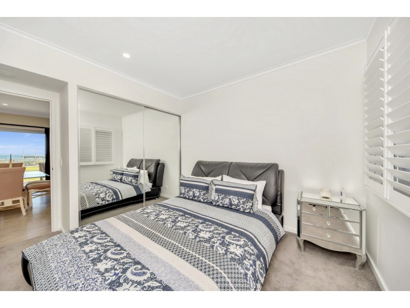 15/150 Boardwalk Boulevard, Halls Head WA 6210