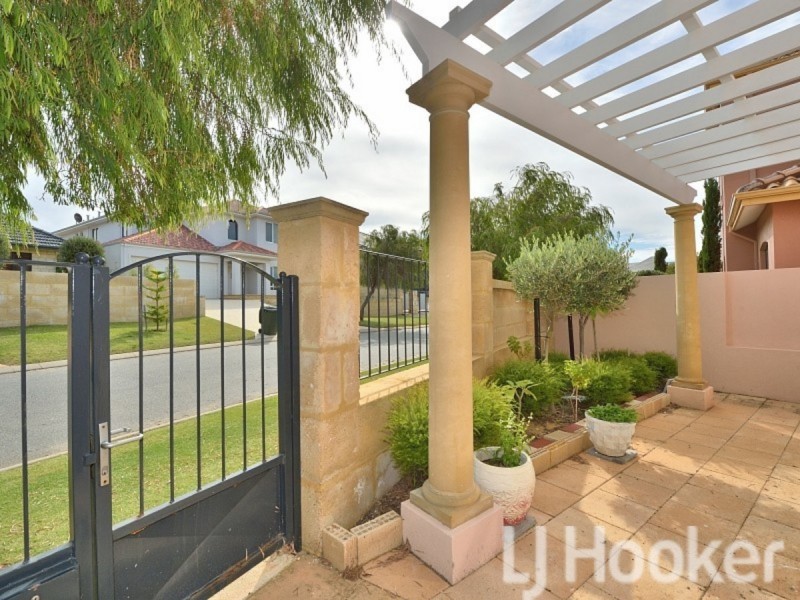 15/2 The Pass, Dawesville WA 6211