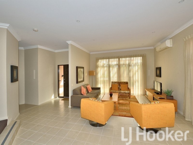 15/2 The Pass, Dawesville WA 6211