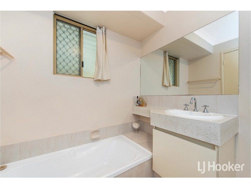 1/4 Kiama Court, Greenfields WA 6210