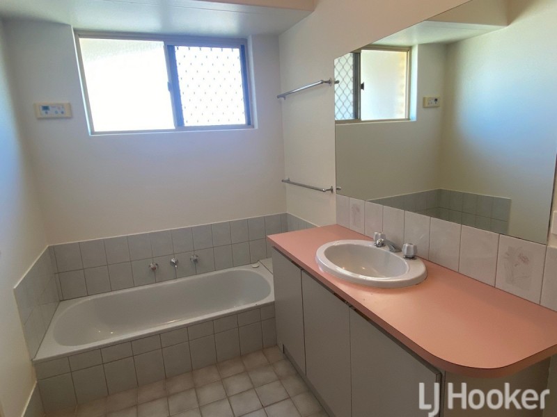 1/16 Mippi Road, Halls Head WA 6210