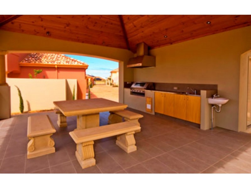 14/2 The Pass, Dawesville WA 6211