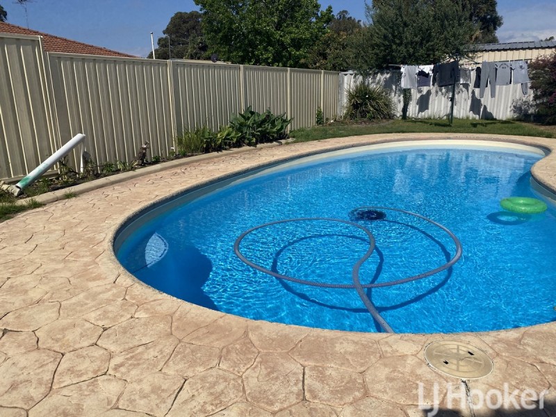 6 Scrubbird Court, Greenfields WA 6210