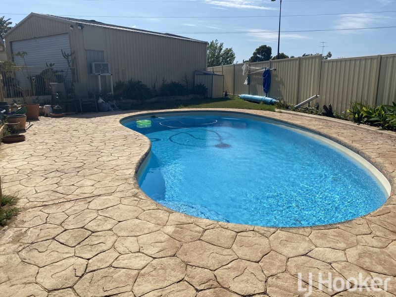 6 Scrubbird Court, Greenfields WA 6210