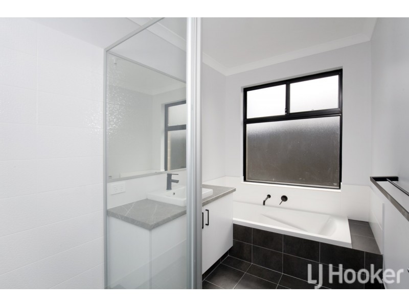 104 Lakewood Parkway, Coodanup WA 6210