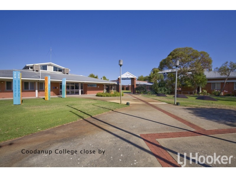 104 Lakewood Parkway, Coodanup WA 6210