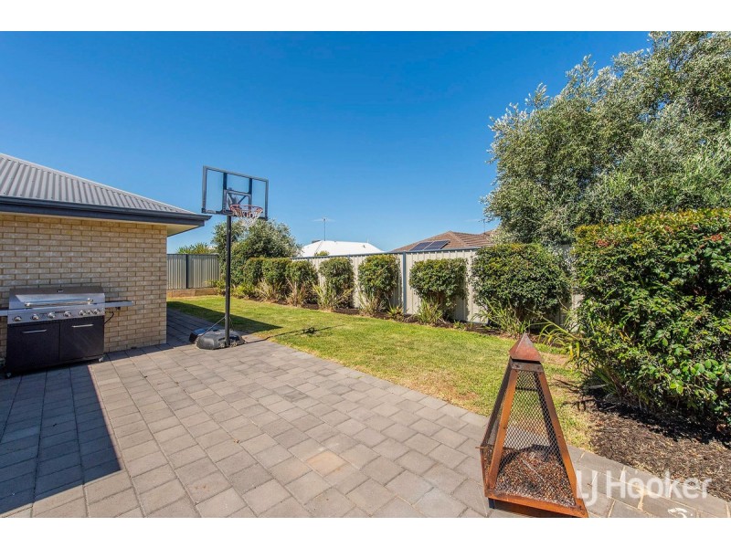 322 Pebble Beach Boulevard, Meadow Springs WA 6210