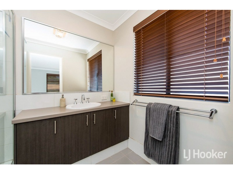 322 Pebble Beach Boulevard, Meadow Springs WA 6210