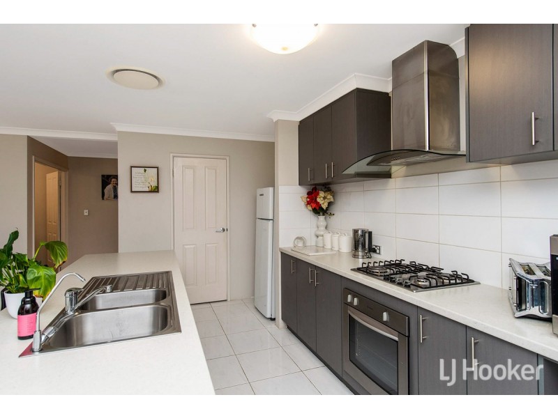 322 Pebble Beach Boulevard, Meadow Springs WA 6210