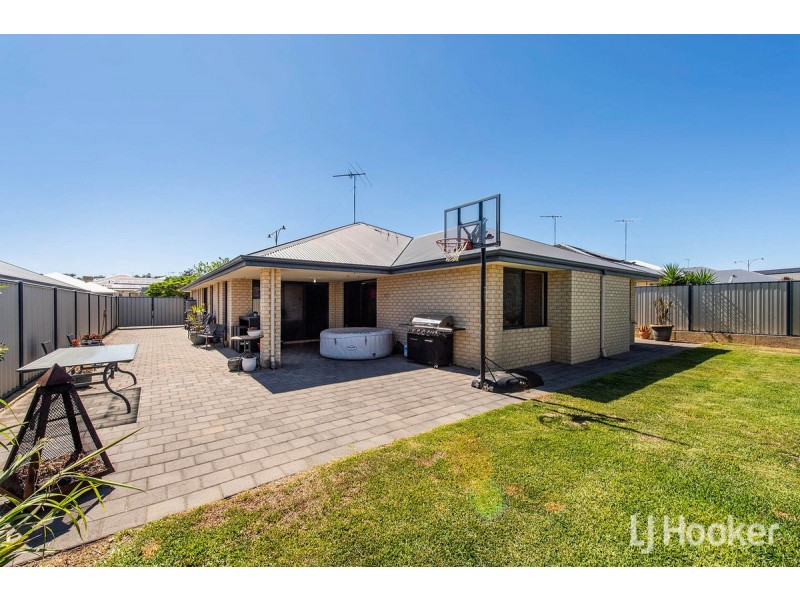 322 Pebble Beach Boulevard, Meadow Springs WA 6210