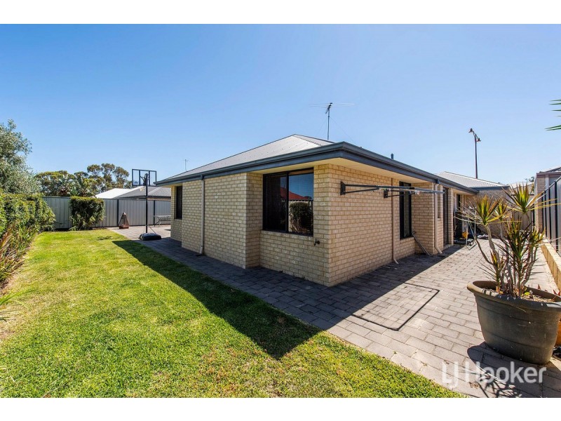 322 Pebble Beach Boulevard, Meadow Springs WA 6210