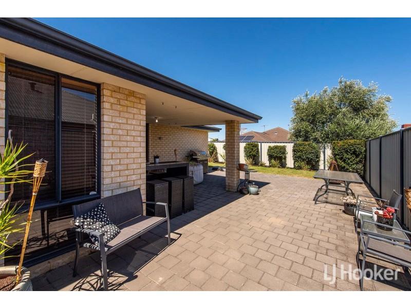 322 Pebble Beach Boulevard, Meadow Springs WA 6210