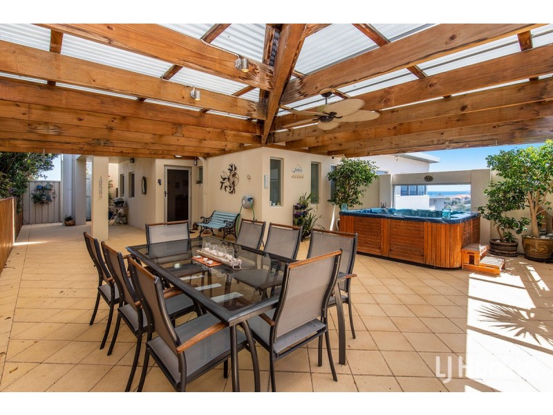 4/23 Oversby Street, Halls Head WA 6210