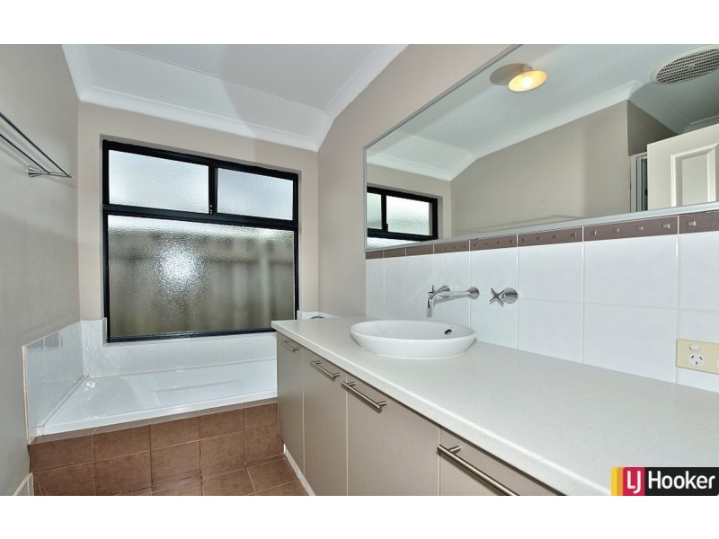 8B Loxton Street, Dudley Park WA 6210