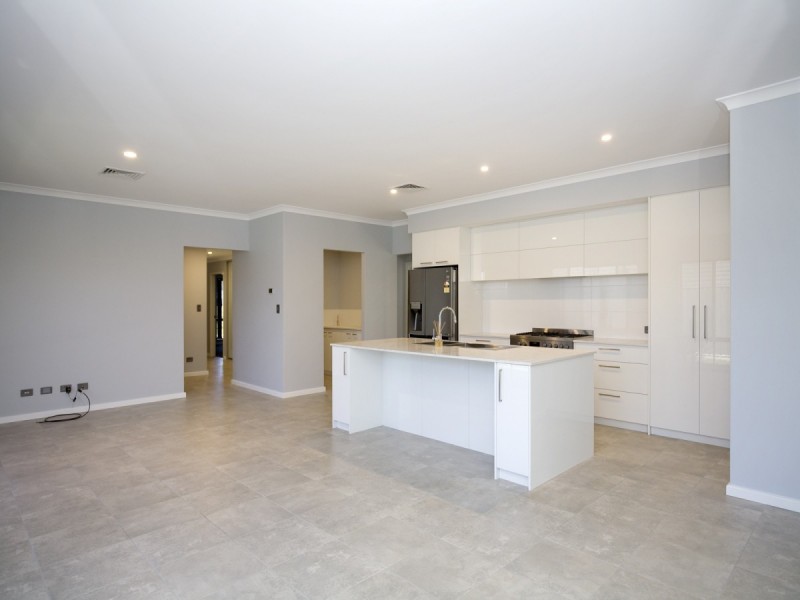 44 Bradley Street, Lakelands WA 6180