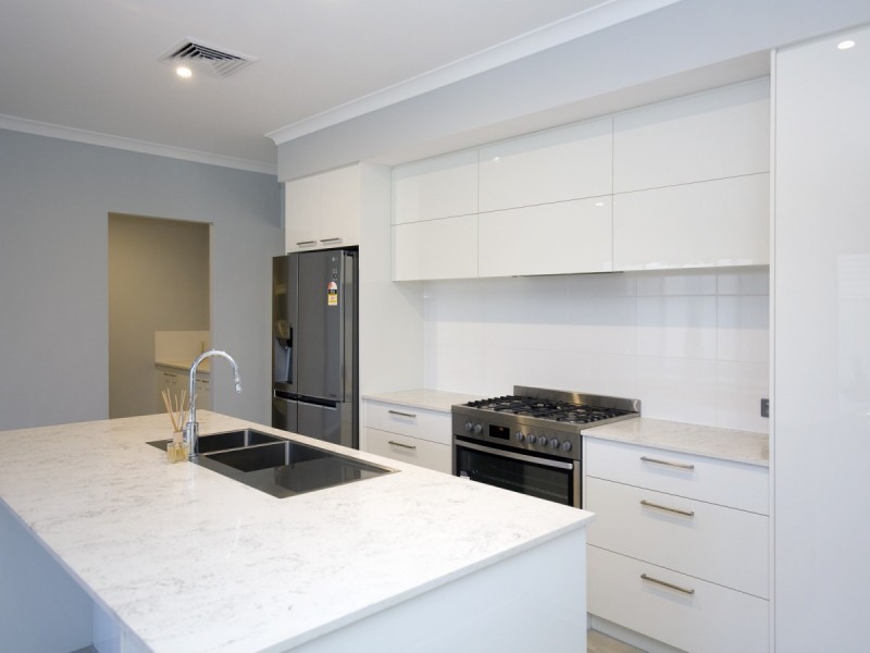 44 Bradley Street, Lakelands WA 6180