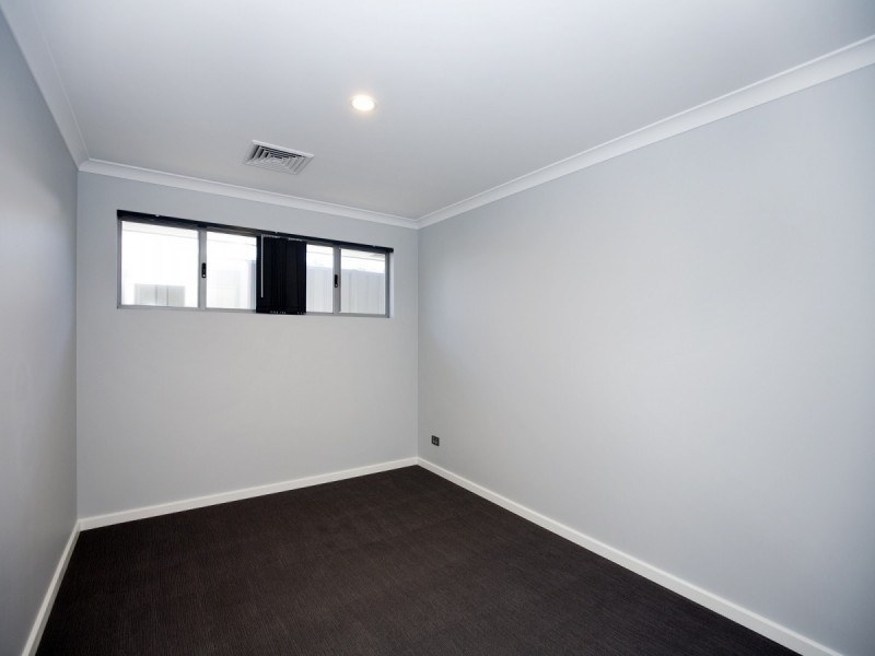 44 Bradley Street, Lakelands WA 6180